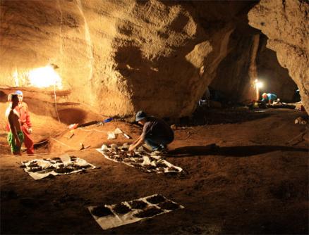 Excavación arqueológica en la cueva de Kuretes. Foto: Antonio Morgado