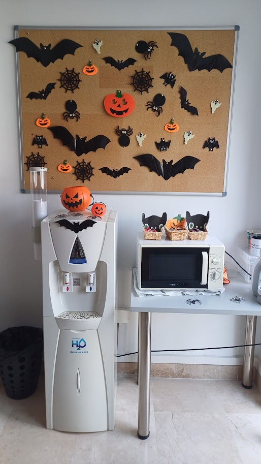 Sala de fotocopiadora decorada para Halloween Sala de fotocopiadora decorada para Hallowen